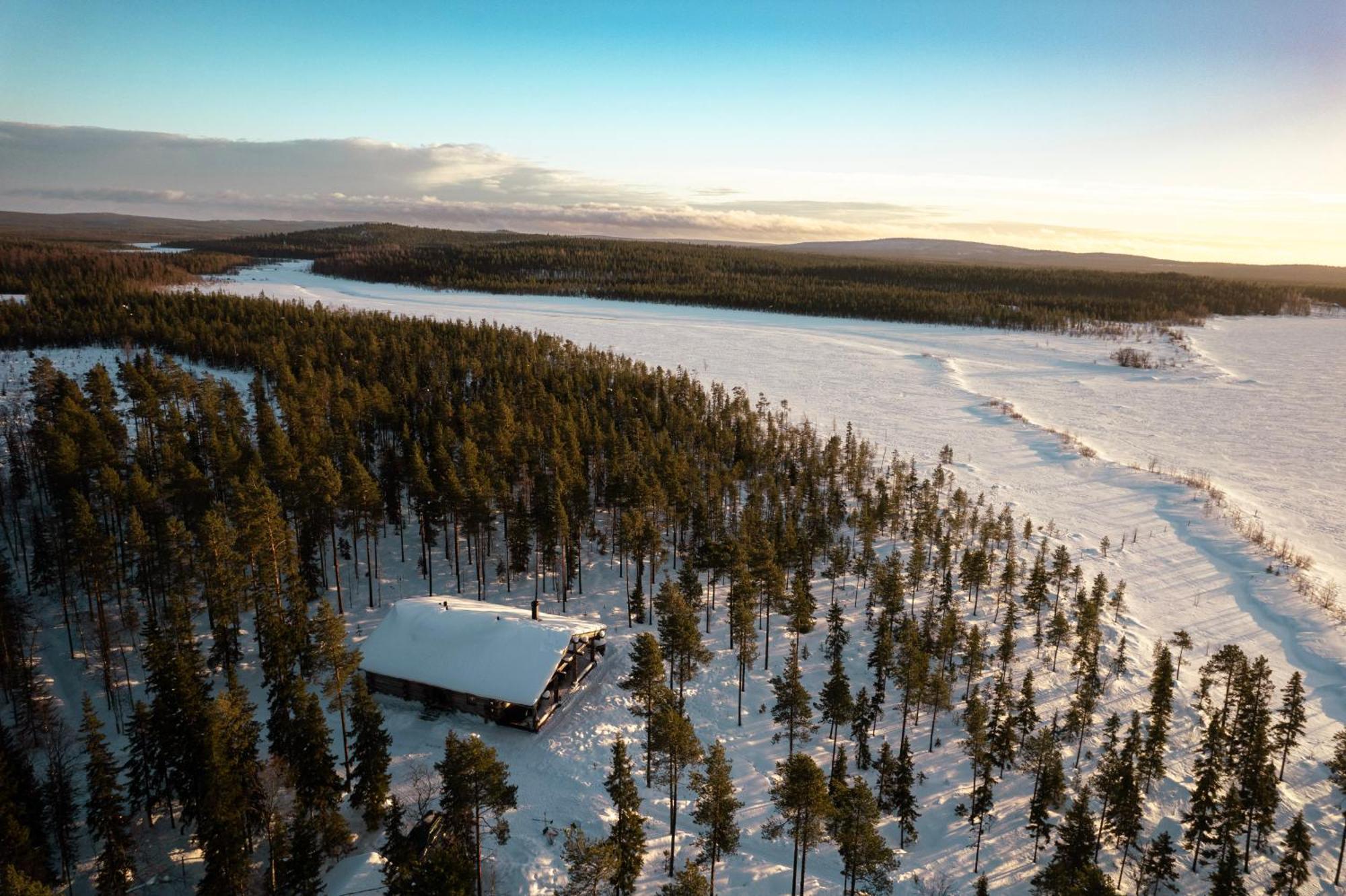 Napapiirin Jaervilomat Hotel Luukonniemi ภายนอก รูปภาพ